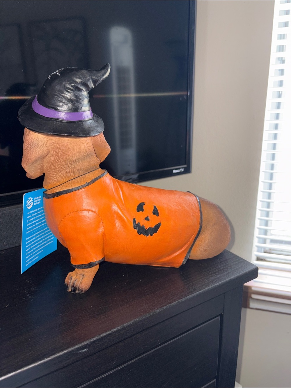 Festive Orange Dachshund Halloween Figurine with Witch Hat - Picture 4 of 9